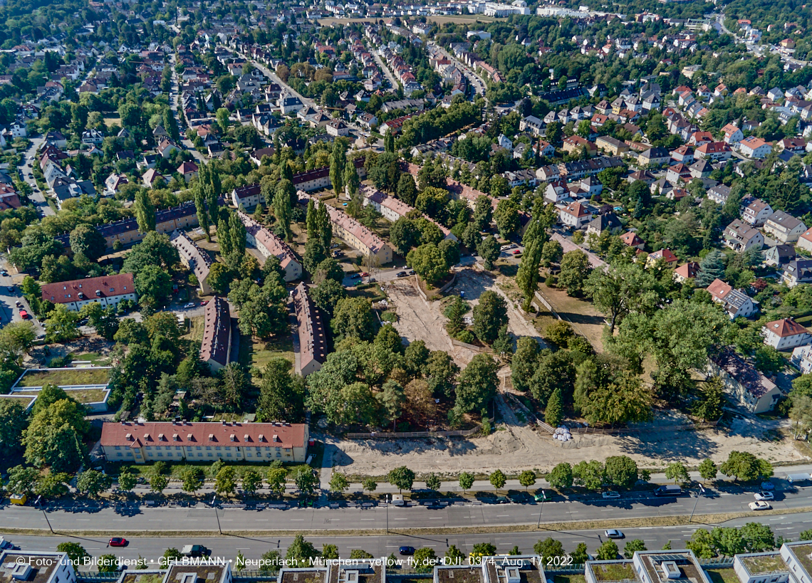 17.08.2022 - Luftbilder von der Baustelle Maikäfersiedlung in Berg am Laim